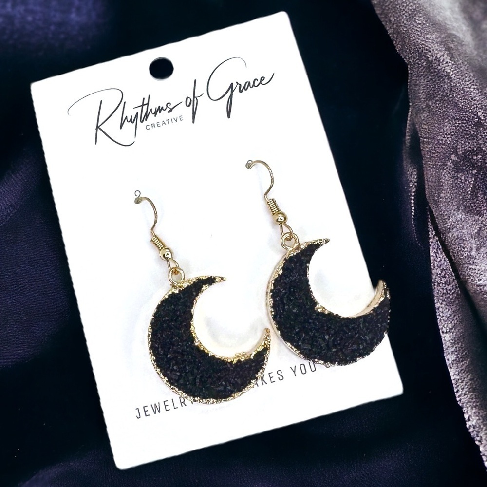Shimmering Nights: Black Stone Earrings with Golden Glam! NWT Jewelry